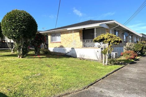 Photo of property in 1/71 Royal View Road, Te Atatu South, Auckland, 0610