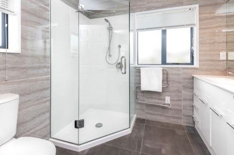 Photo of property in 201 Kilkenny Drive, East Tamaki Heights, Auckland, 2016