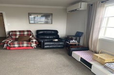 Photo of property in 10 Queens Road, Glen Avon, New Plymouth, 4312