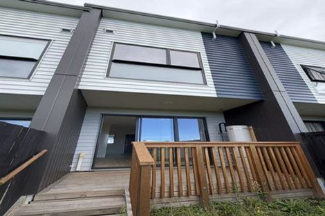 Photo of property in 9/17 Barneys Farm Road, Clendon Park, Auckland, 2103