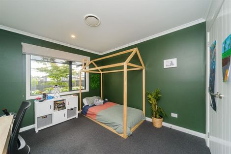 Photo of property in 114 Johnstone Drive, Fitzherbert, Palmerston North, 4410
