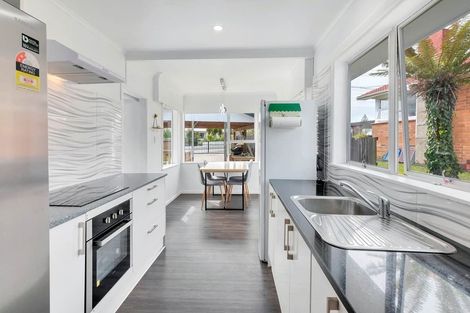 Photo of property in 65 Larnoch Road, Henderson, Auckland, 0610