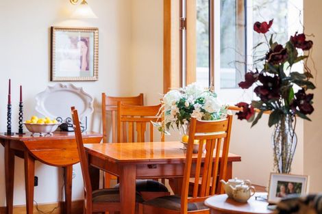 Photo of property in 5 Waicola Drive, Fitzherbert, Palmerston North, 4471