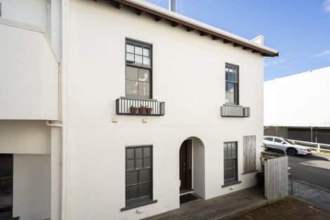 Photo of property in 1/12 Little George Street, Thorndon, Wellington, 6011