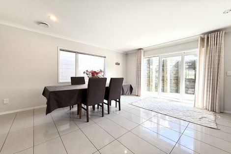 Photo of property in 17 Tamworth Crescent, Newlands, Wellington, 6037