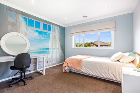 Photo of property in 17 Dusky Crescent, Aotea, Porirua, 5024