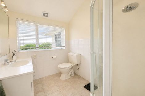 Photo of property in 4 Portal Place, Murrays Bay, Auckland, 0630