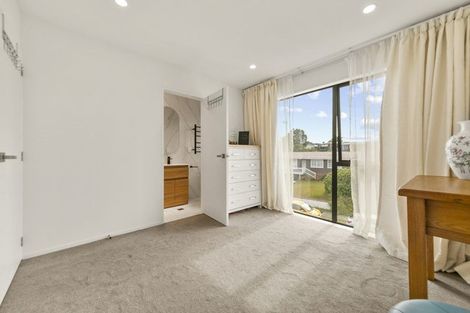 Photo of property in 7/27 Carole Crescent, Pakuranga, Auckland, 2010