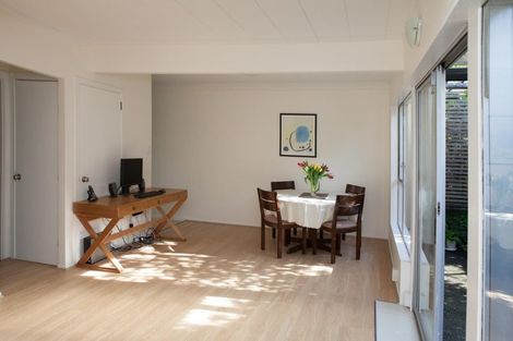 Photo of property in 9/18 Parr Terrace, Castor Bay, Auckland, 0620