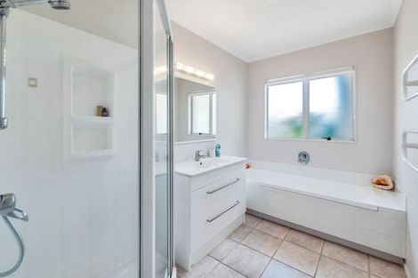 Photo of property in 9 Phoebe Meikle Place, Torbay, Auckland, 0630