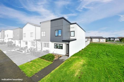 Photo of property in 22 Koiora Road, Clarks Beach, 2122