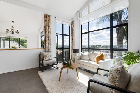 Photo of property in 15 Seagate Place, Red Beach, 0932