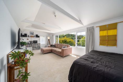 Photo of property in 2 Newnham Court, Tawa, Wellington, 5028