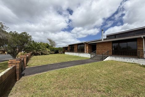 Photo of property in 10 Westpark Drive, West Harbour, Auckland, 0618