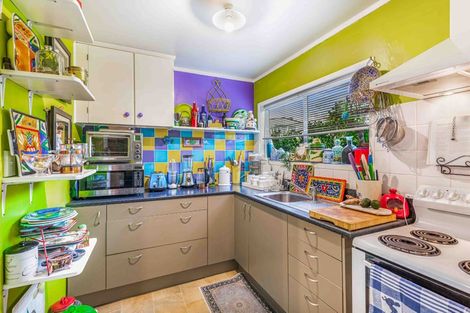 Photo of property in 1/3a Kirrie Avenue, Te Atatu South, Auckland, 0610