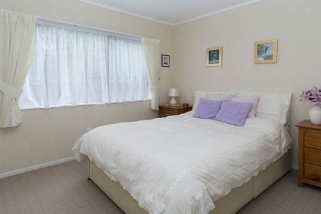 Photo of property in 9 Woodview Rise, Botany Downs, Auckland, 2010
