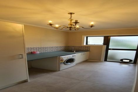 Photo of property in 64 Manhattan Heights, Glendene, Auckland, 0602