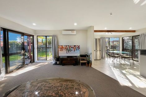 Photo of property in 2/53 Mcfaddens Road, St Albans, Christchurch, 8052