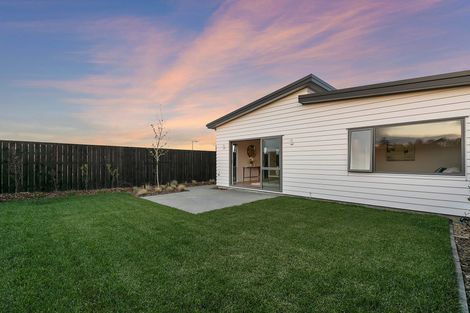 Photo of property in 36 Lumbarda Drive, Kumeu, 0810
