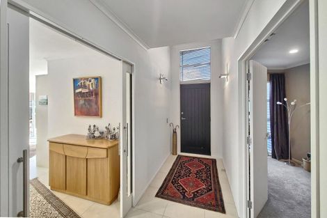 Photo of property in 6 The Oaks, Awapuni, Palmerston North, 4412