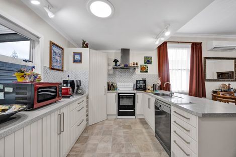 Photo of property in 4 Argyle Street, Hawera, 4610