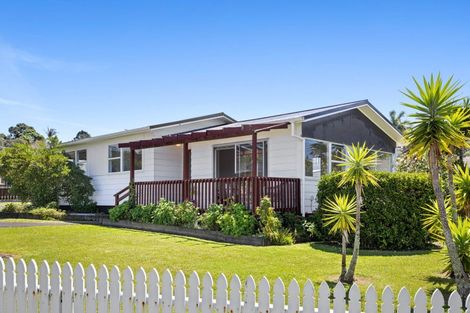 Photo of property in 35 Fairway Avenue, Red Beach, 0932