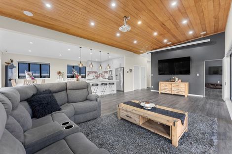Photo of property in 1 Leven Lane, Totara Heights, Auckland, 2105