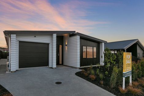Photo of property in 40 Lumbarda Drive, Kumeu, 0810