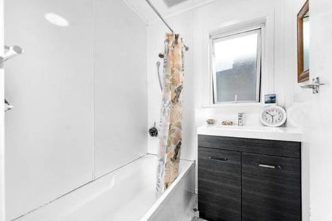 Photo of property in 38 Espalier Drive, Henderson, Auckland, 0612