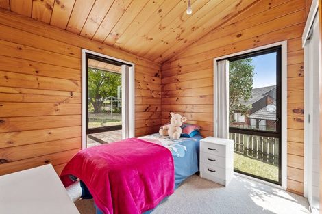 Photo of property in 26 Cron Avenue, Te Atatu South, Auckland, 0610