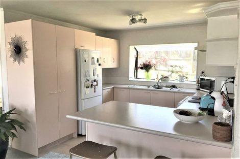 Photo of property in 2 Sherpa Place, Massey, Auckland, 0614