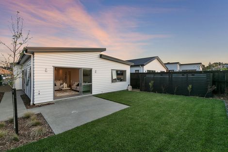 Photo of property in 36 Lumbarda Drive, Kumeu, 0810
