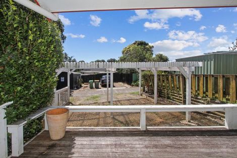 Photo of property in 17a Leaming Place, Clarks Beach, 2122