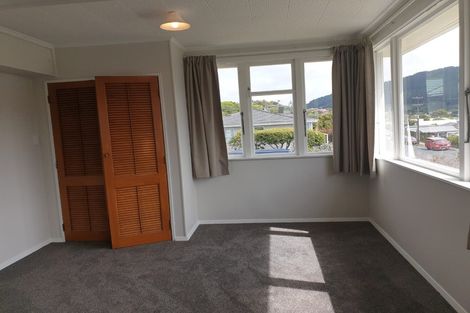 Photo of property in 31 Taylor Terrace, Tawa, Wellington, 5028