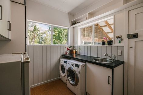 Photo of property in 200 Aokautere Drive, Fitzherbert, Palmerston North, 4471