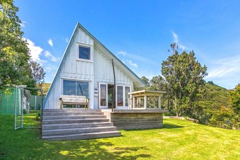 Photo of property in 69 Pye Place, Hot Water Beach, Whitianga, 3591