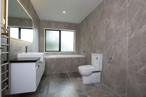 Photo of property in 15 Ti Kouka Place, Te Atatu Peninsula, Auckland, 0610