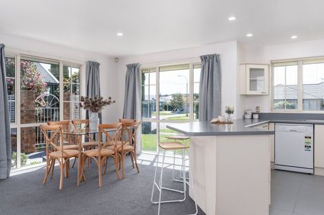 Photo of property in 72 Broadhaven Avenue, Parklands, Christchurch, 8083