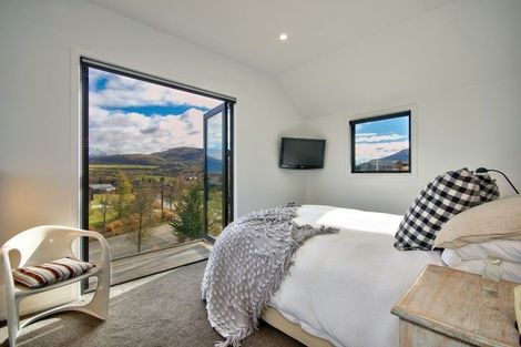 Photo of property in 1 Appin Court, Jacks Point, Queenstown, 9371