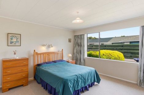 Photo of property in 48a Rewarewa Crescent, Waikanae, 5036