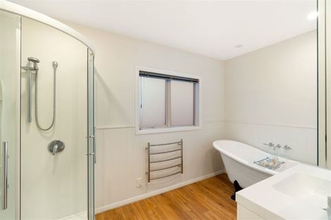 Photo of property in 139 Centaurus Road, Saint Martins, Christchurch, 8022