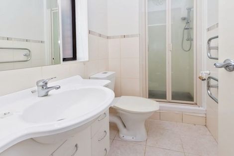 Photo of property in 2/91 Aviemore Drive, Highland Park, Auckland, 2010