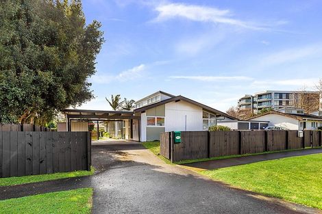 Photo of property in 1/1a Yeovil Road, Te Atatu Peninsula, Auckland, 0610