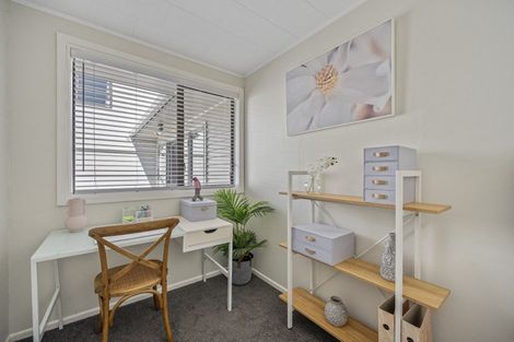 Photo of property in 28 Warwick Crescent, Taradale, Napier, 4112