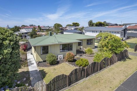 Photo of property in 25 Lee Street, Castlecliff, Whanganui, 4501