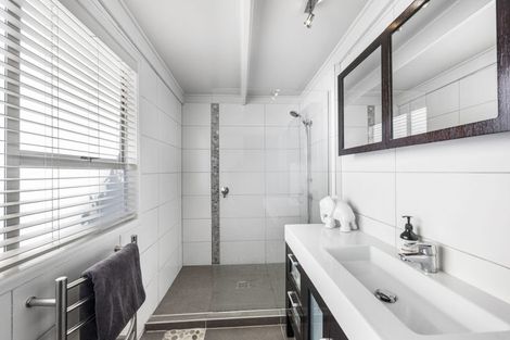 Photo of property in 52 The Circle, Manly, Whangaparaoa, 0930