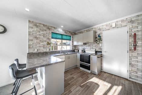 Photo of property in 37 Moa Street, Waikiwi, Invercargill, 9810