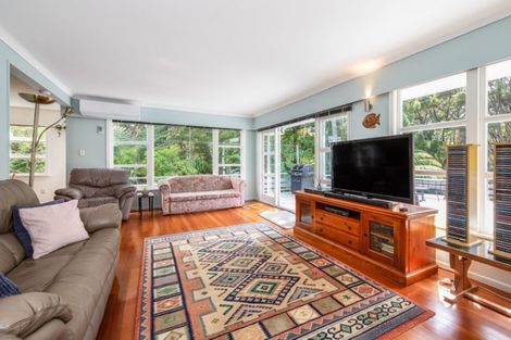 Photo of property in 127 Konini Road, Titirangi, Auckland, 0604