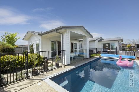 Photo of property in 14 Floyd Road, Riverhead, 0820