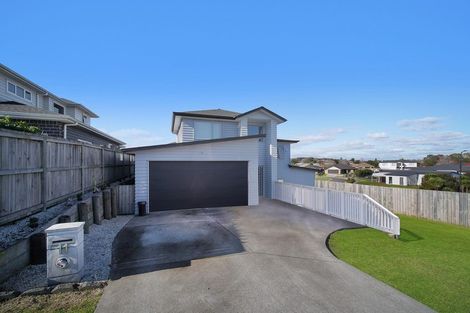 Photo of property in 11 Regis Park Drive, Pukekohe, 2120